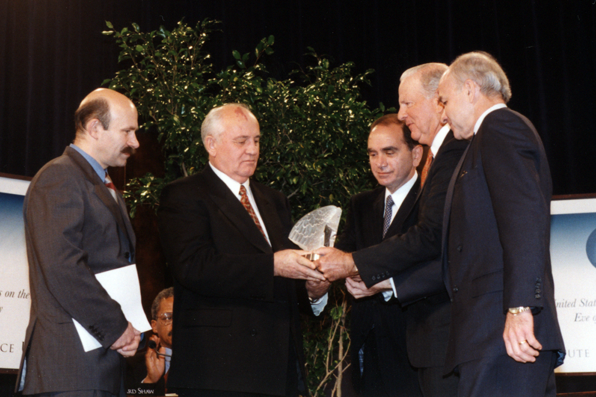 Gorbachev receives prize for distinguished public service
