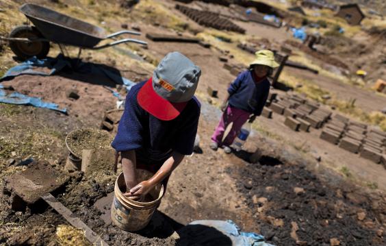 Latin children labor in unregulated conditions