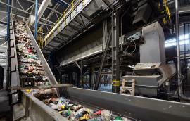 Plastics on conveyor belt for recycling
