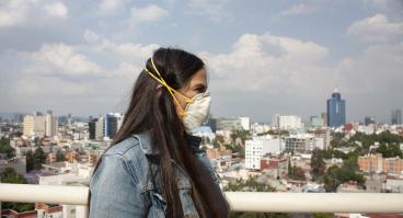 A woman wears a mask during the COVID-19 pandemic.