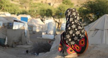 Yemeni girl lives with her family in a camp for displaced people