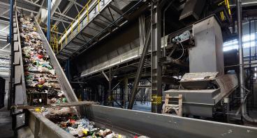 Plastics on conveyor belt for recycling