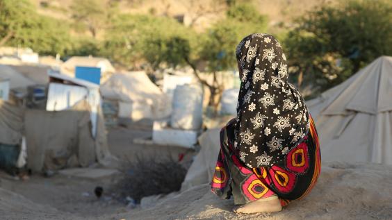 Yemeni girl lives with her family in a camp for displaced people