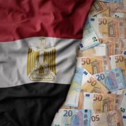 Egyptian flag on the left on top of a layer of Euro notes