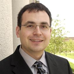 Headshot of Dan Wallach.