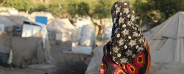 Yemeni girl lives with her family in a camp for displaced people